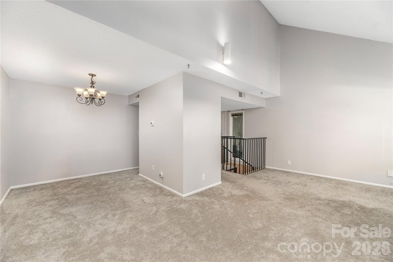 11 Maple Ridge Ln, Asheville, NC 28806