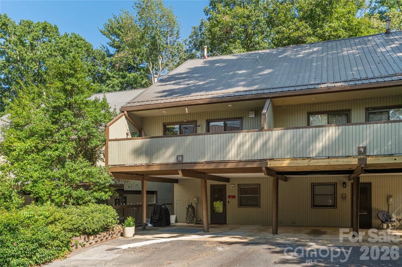 11 Maple Ridge Ln, Asheville, NC 28806