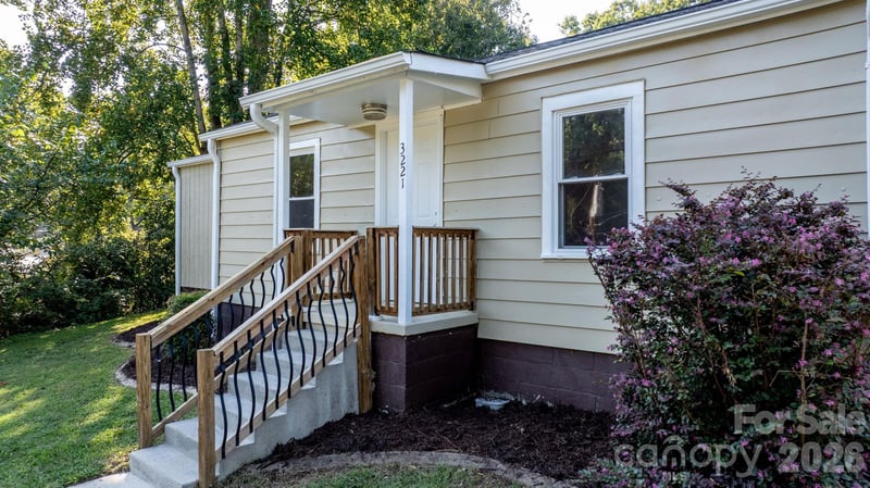 3221 1st Avenue Dr SE, Conover, NC 28613