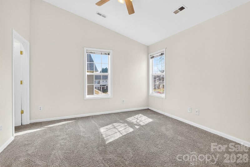 1911 Flushing Ct, Charlotte, NC 28215