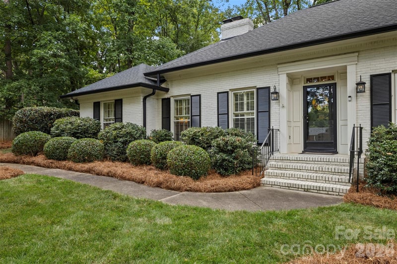 1009 Bearmore Dr, Charlotte, NC 28211