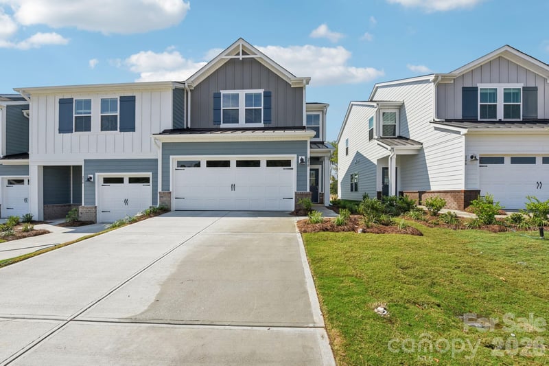 8236 Hidden Springs Trl, Charlotte, NC 28216