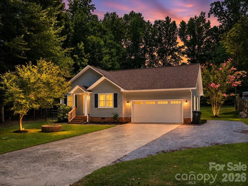 806 Costner St, Lowell, NC 28098