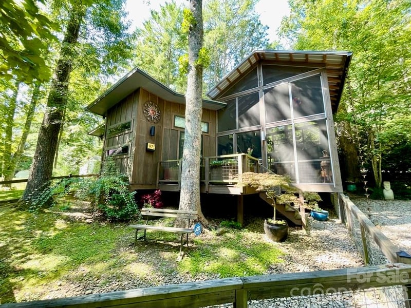 97 Fairway Dr, Black Mountain, NC 28711