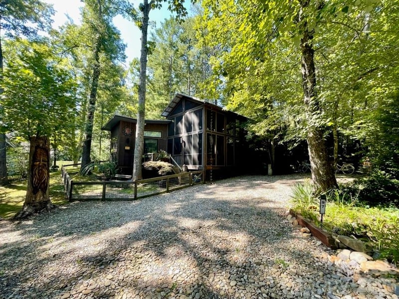 97 Fairway Dr, Black Mountain, NC 28711