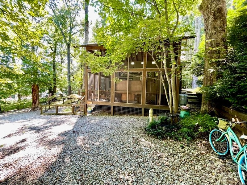 97 Fairway Dr, Black Mountain, NC 28711