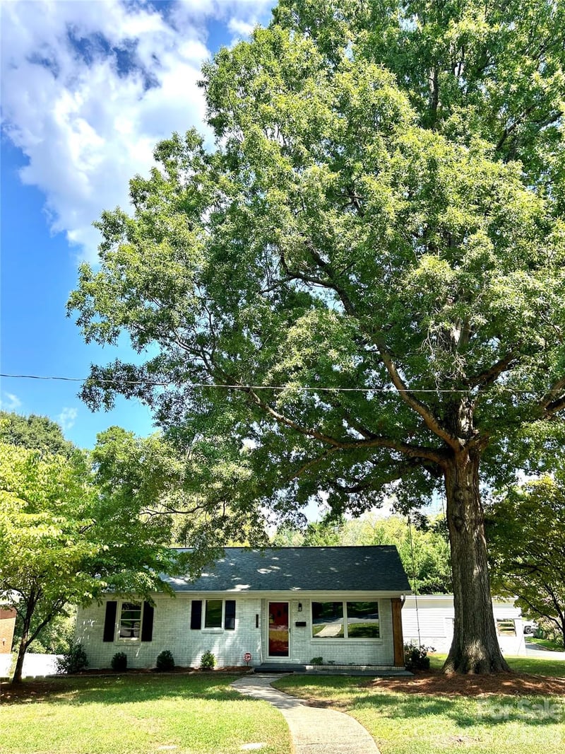 2255 Falmouth Rd, Charlotte, NC 28205