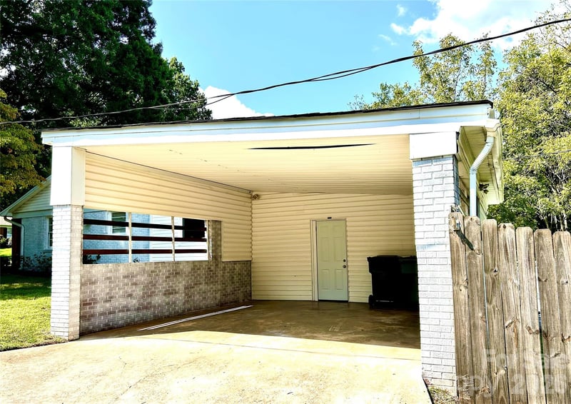2255 Falmouth Rd, Charlotte, NC 28205