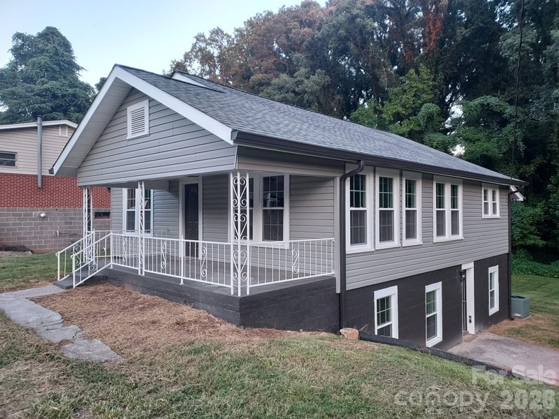 2115 Newton Dr, Statesville, NC 28677