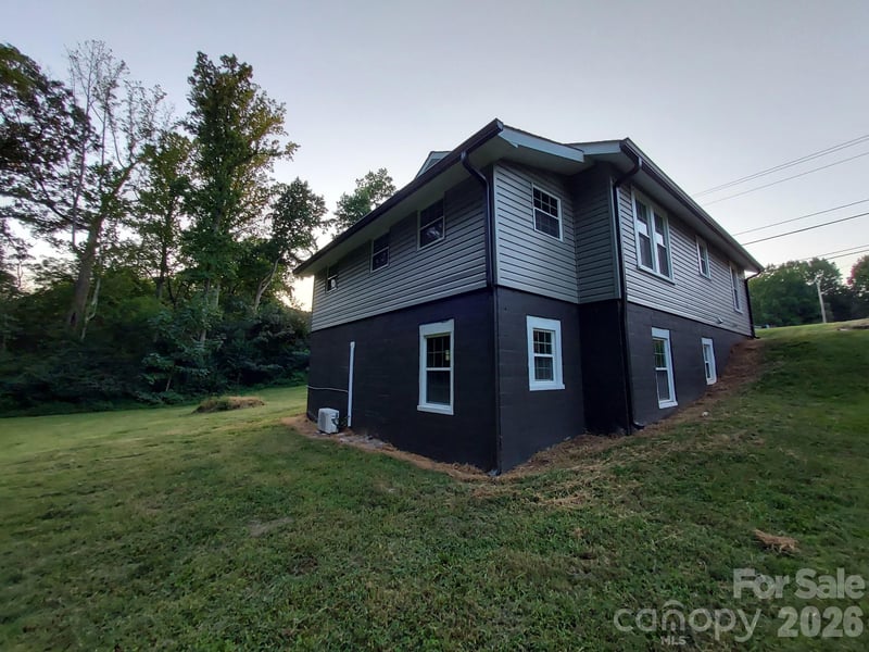 2115 Newton Dr, Statesville, NC 28677