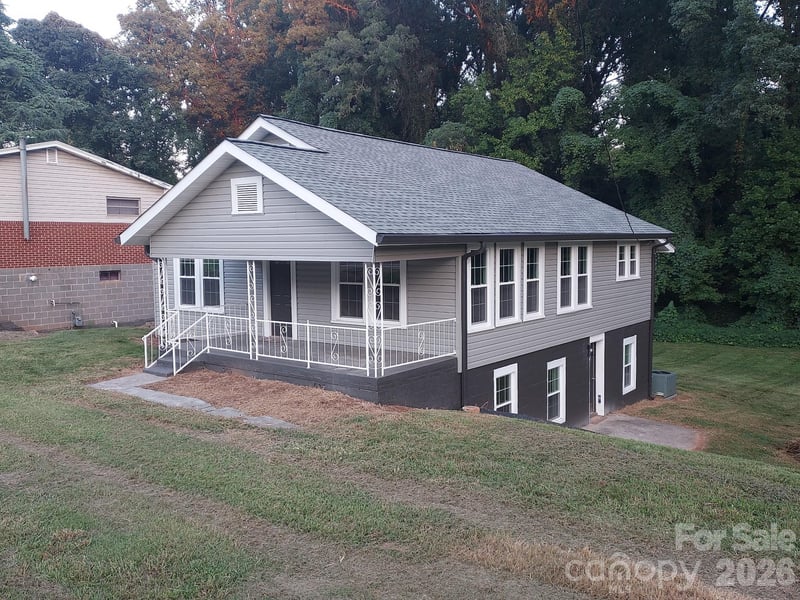 2115 Newton Dr, Statesville, NC 28677