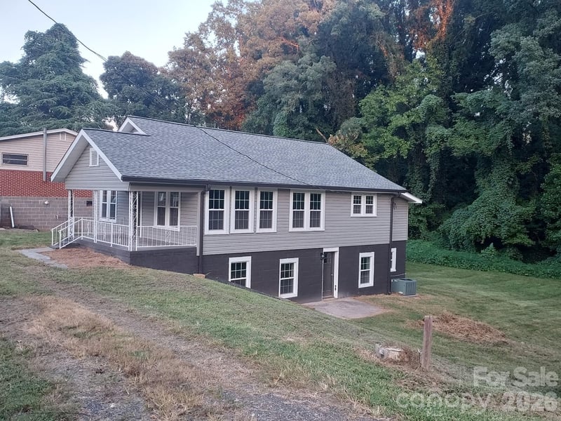 2115 Newton Dr, Statesville, NC 28677