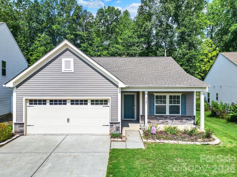 5121 Saddleback Dr, Mount Holly, NC 28120