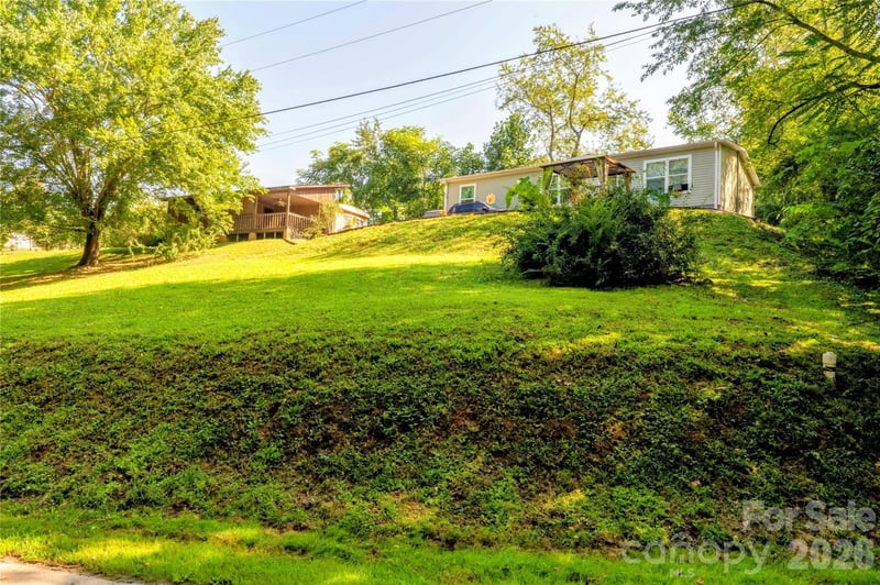 30 - 32 W Skyland Cir, Asheville, NC 28804