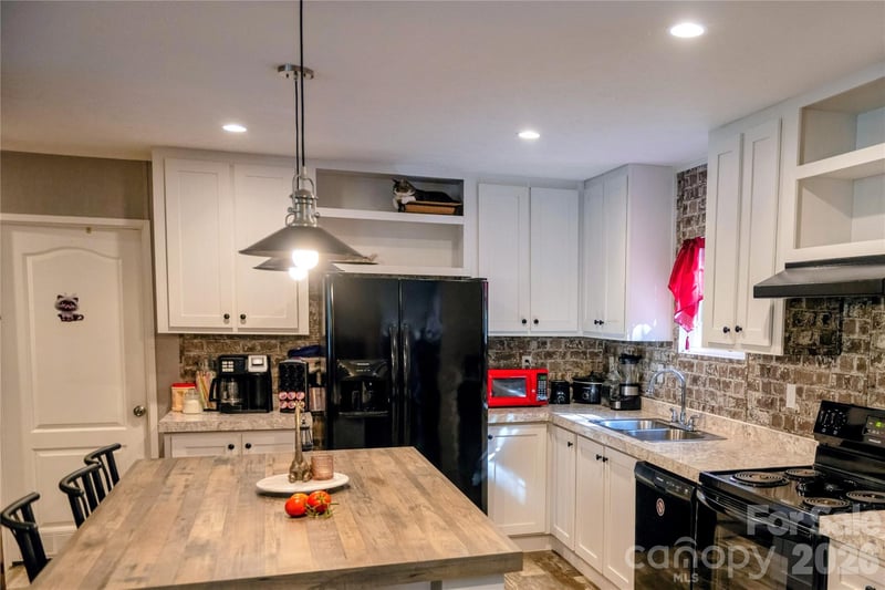 30 - 32 W Skyland Cir, Asheville, NC 28804