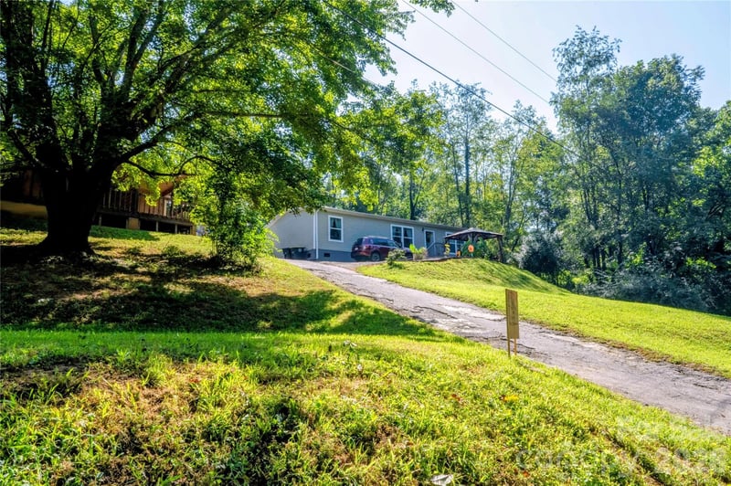30 - 32 W Skyland Cir, Asheville, NC 28804