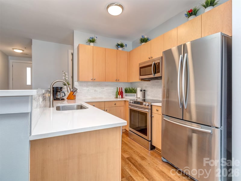 1101 W 1st St #211, Charlotte, NC 28202
