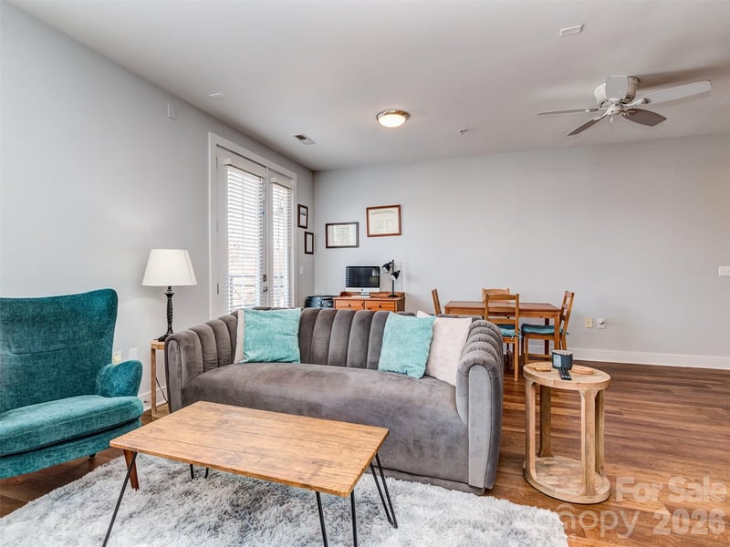 1101 W 1st St #211, Charlotte, NC 28202