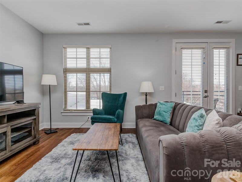 1101 W 1st St #211, Charlotte, NC 28202