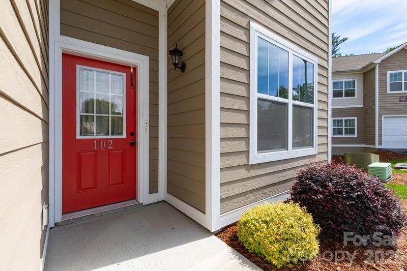 138 Foxden Dr #102, Fletcher, NC 28732