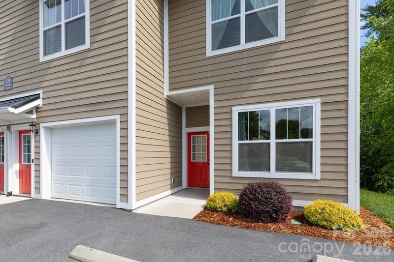 138 Foxden Dr #102, Fletcher, NC 28732