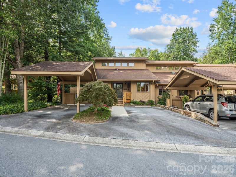 405 Red Oak Dr, Hendersonville, NC 28791