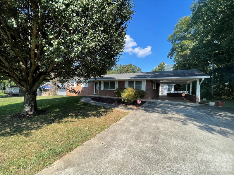 3070 Startown Rd, Newton, NC 28658