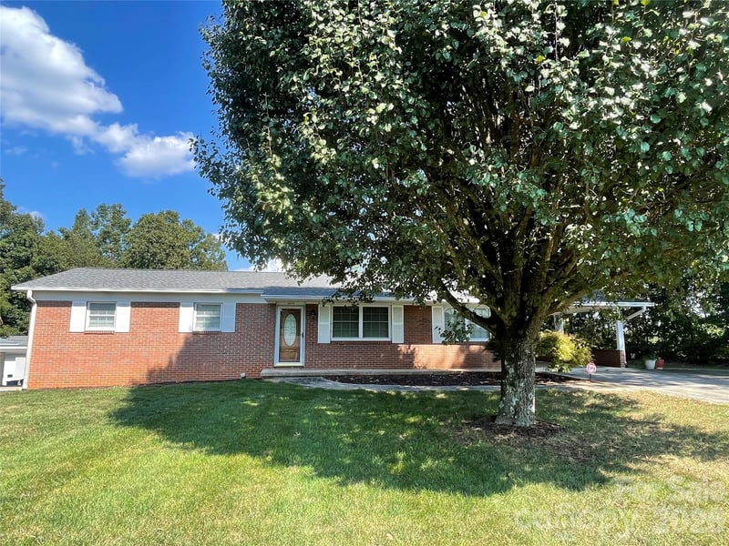 3070 Startown Rd, Newton, NC 28658