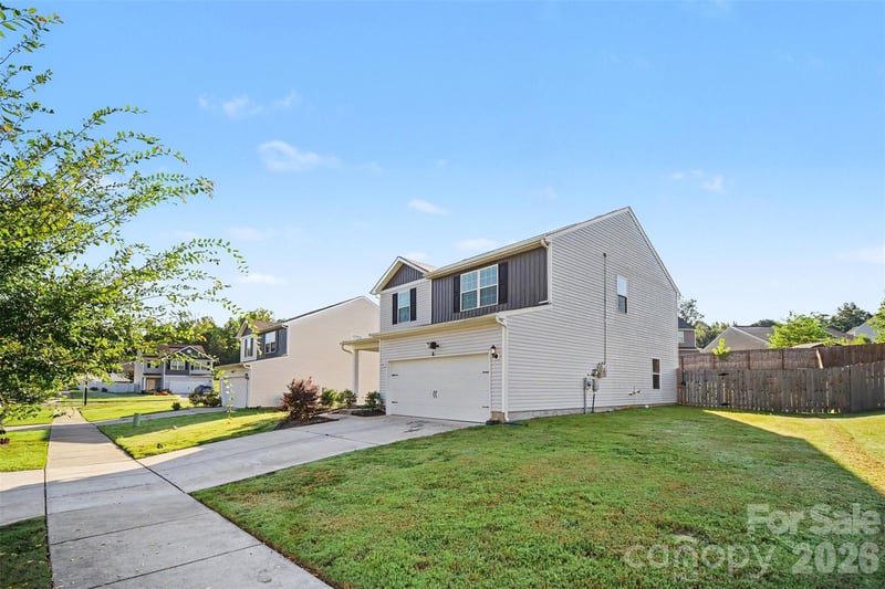 8411 Highgate Dr, Charlotte, NC 28215