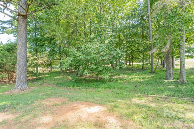 1074 Country Club Dr, Cherryville, NC 28021