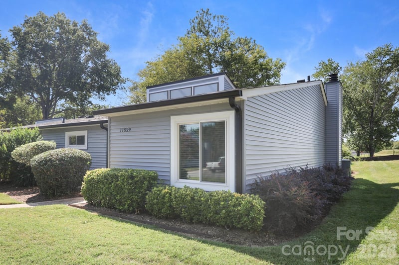 11529 Turn Stone Ct, Charlotte, NC 28226