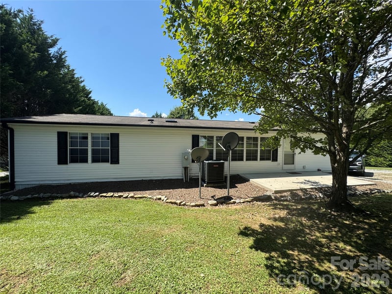 51 Little Hungry Rd, Hendersonville, NC 28792