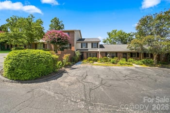921 21st Ave NE, Hickory, NC 28601
