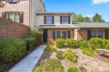 921 21st Ave NE, Hickory, NC 28601