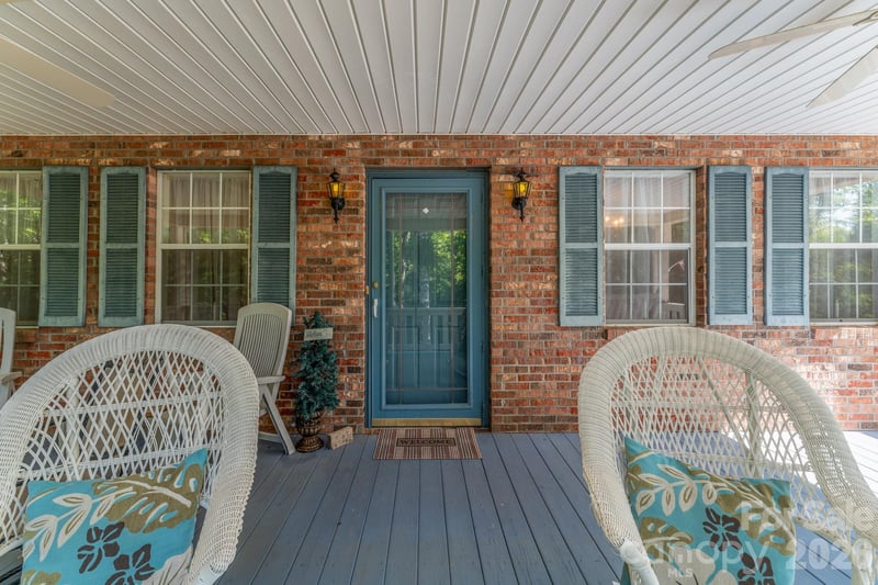 1886 Tanasee Gap Rd, Balsam Grove, NC 28708