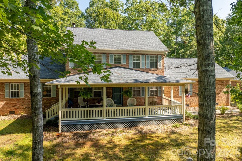 1886 Tanasee Gap Rd, Balsam Grove, NC 28708