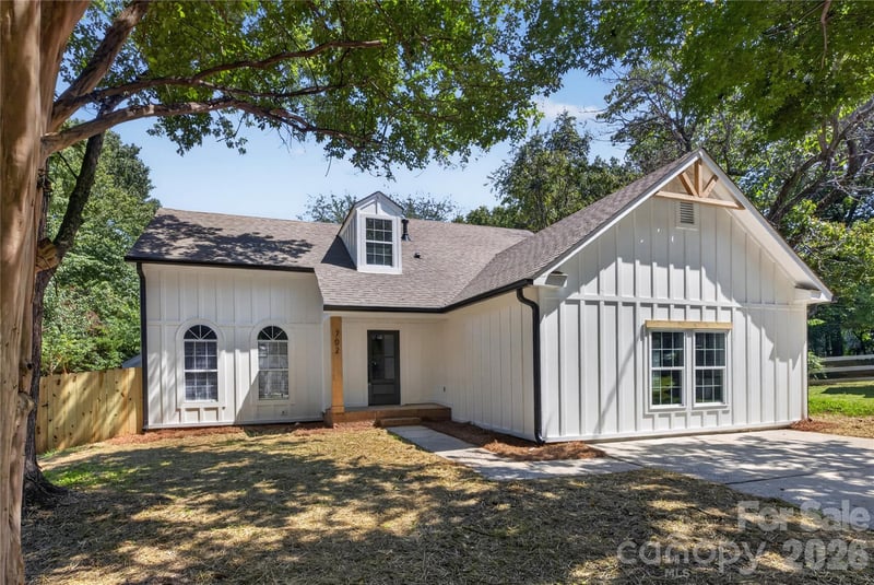 702 Foxborough Rd, Charlotte, NC 28213