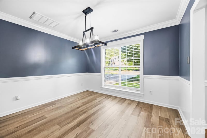 10409 Northwoods Forest Dr, Charlotte, NC 28214
