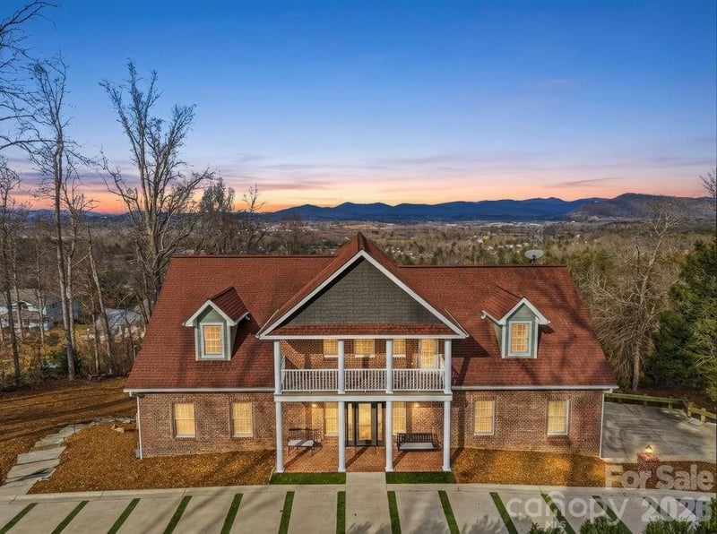 38 Sweetwater Oaks Dr, Fletcher, NC 28732