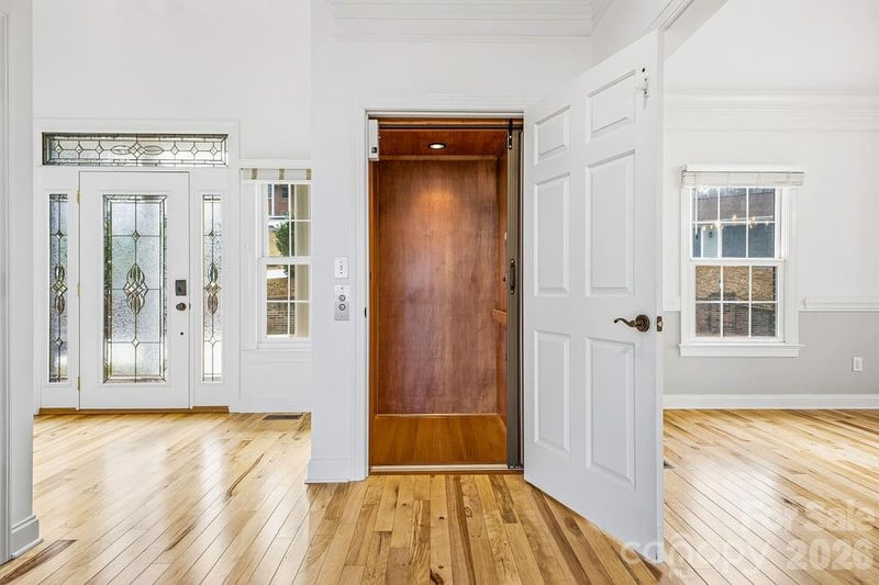 38 Sweetwater Oaks Dr, Fletcher, NC 28732
