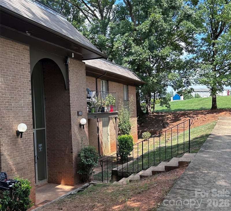 419 Orchard Trace Ln, Charlotte, NC 28213