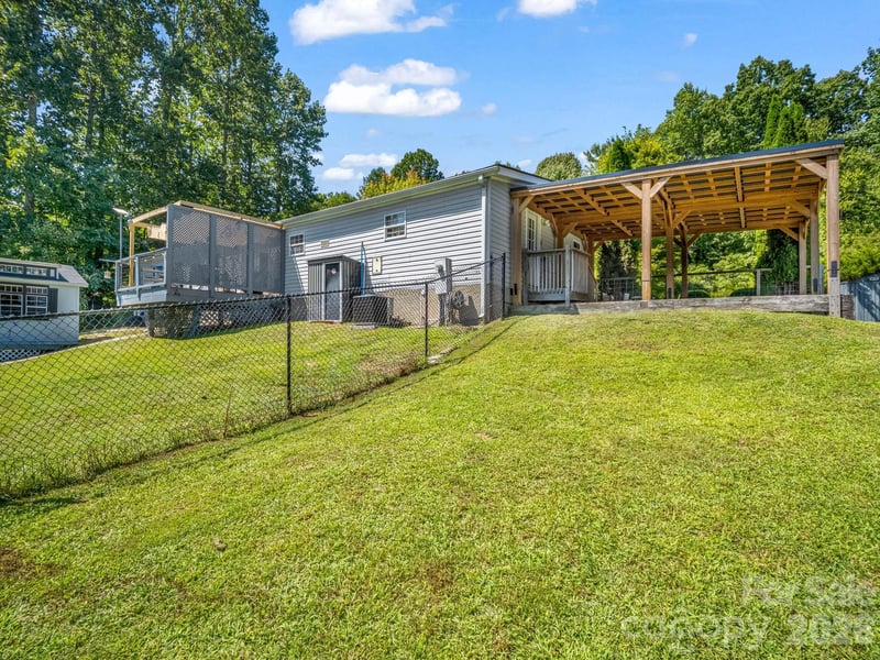14 Old Possum Holler Rd, Hendersonville, NC 28739