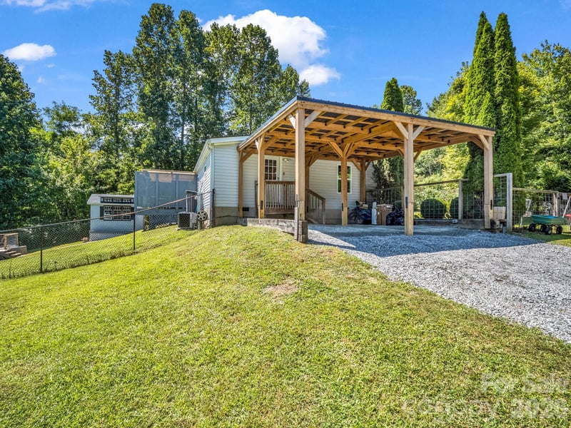 14 Old Possum Holler Rd, Hendersonville, NC 28739