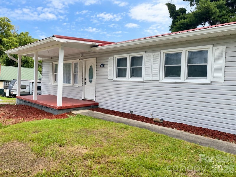 93 Valley View Cir, Waynesville, NC 28786