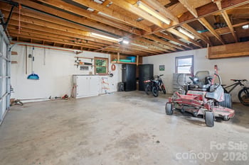5000 Forest Ridge Dr, Hickory, NC 28602