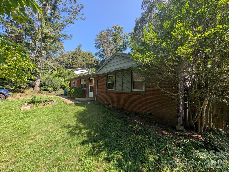 202 Melody Cir, Swannanoa, NC 28778