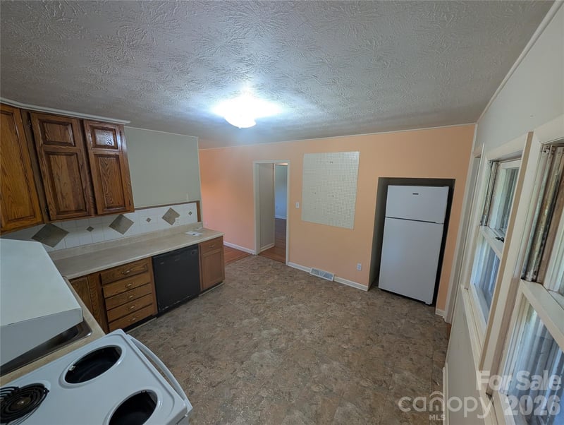202 Melody Cir, Swannanoa, NC 28778
