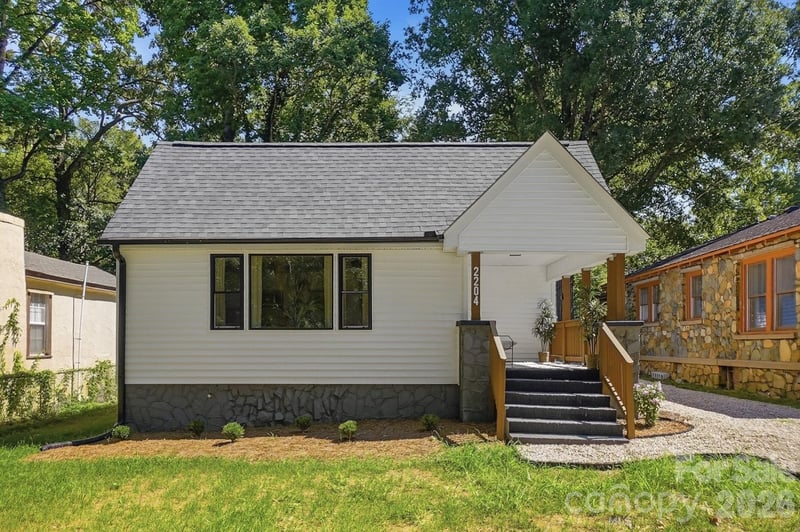 2204 Rozzelles Ferry Rd, Charlotte, NC 28208