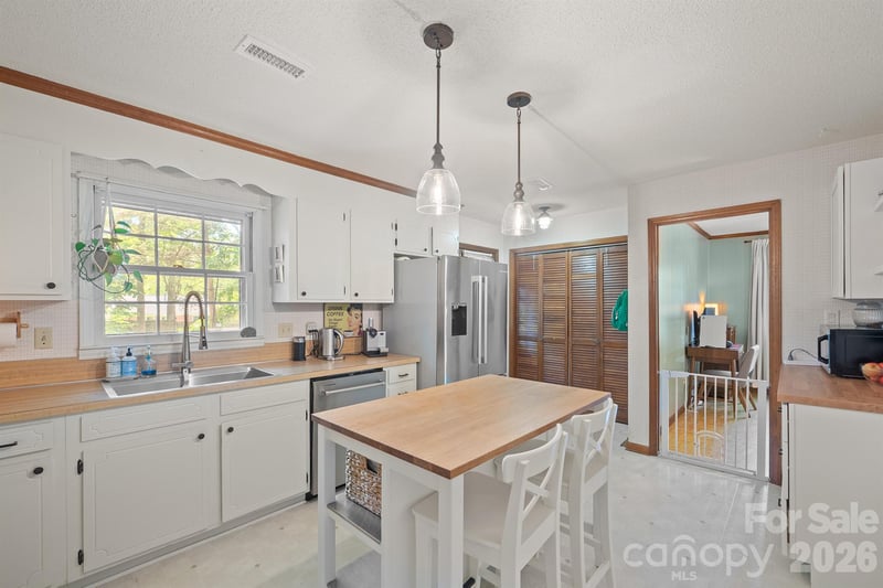 1414 Jodhpur Ct, Charlotte, NC 28212