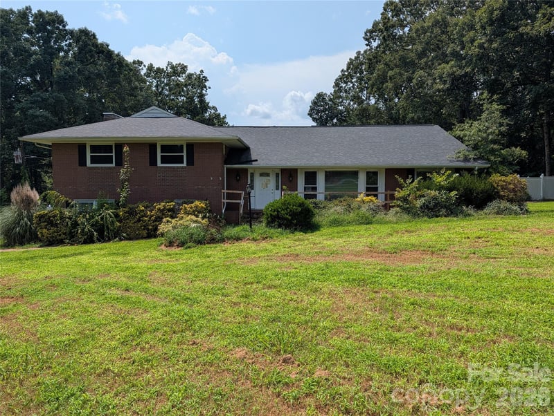220 Augusta Dr, Statesville, NC 28625